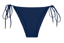 Carica l'immagine nel visualizzatore di Gallery, Product Front: Rio De Sol Bas Bottom Navy Lacinho