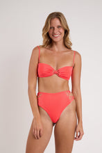 Carica l'immagine nel visualizzatore di Gallery, Model Front: Rio De Sol Ensemble Set Malibu-Folia Bandeau-Iris Highwaist-Spin-Iris