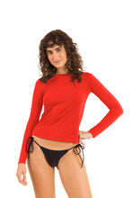 Carica l'immagine nel visualizzatore di Gallery, Model Front: Rio De Sol Haut Rouge Rash-Guard