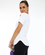 Carica l'immagine nel visualizzatore di Gallery, Model Back: Alto Giro Fitness Haut T-Shirt Skin Fit Inspiracional Branco Optico