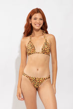 Carica l'immagine nel visualizzatore di Gallery, Model Front: Rio De Sol Haut Top Yellow-Feline Mel