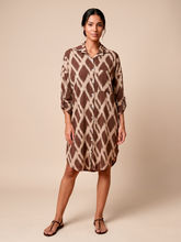 Carica l'immagine nel visualizzatore di Gallery, Model Front: Uv Line Chemise Shirtdress Ipanema Diamond Upf50+