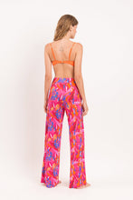 Carica l'immagine nel visualizzatore di Gallery, Model Back: Rio De Sol Pantalon De Plage Flavors Wide Pants