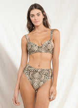 Carica l'immagine nel visualizzatore di Gallery, Model Front: Maaji Haut Top Bailey Joile Python