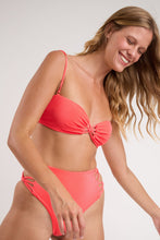 Carica l'immagine nel visualizzatore di Gallery, Image 07: Rio De Sol Ensemble Set Malibu-Folia Bandeau-Iris Highwaist-Spin-Iris