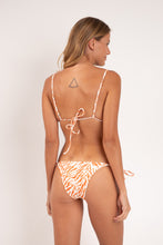 Carica l'immagine nel visualizzatore di Gallery, Model Back: Rio De Sol Haut Top Sahari Lia