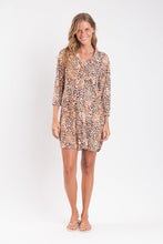 Carica l'immagine nel visualizzatore di Gallery, Model Front: Rio De Sol Chemise Leopard Chemise