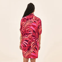 Carica l'immagine nel visualizzatore di Gallery, Model Back: Uv Line Chemise Shirtdress Copacabana Upf50+