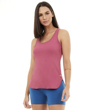 Carica l'immagine nel visualizzatore di Gallery, Model Front: Alto Giro Fitness Haut Regata Skin Fit Alongada Roxo Reset