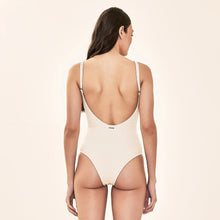 Carica l'immagine nel visualizzatore di Gallery, Model Back: Uv Line Une Pièce Duna Body Textura Upf50+