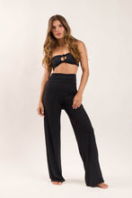 Carica l'immagine nel visualizzatore di Gallery, Model Front: Rio De Sol Pantalon De Plage Black Pants Knot