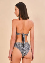 Carica l'immagine nel visualizzatore di Gallery, Model Back: Uv Line Ensemble Set Bandeau Asas Upf50+