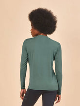 Carica l'immagine nel visualizzatore di Gallery, Model Back: Uv Line T-Shirt Longsleeve Fem New Fit Textura Verde Jade Upf50+