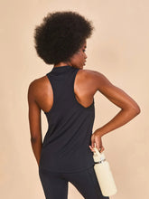 Carica l'immagine nel visualizzatore di Gallery, Model Back: Uv Line Fitness Haut Regata Sport Color Fem Preto Upf50+