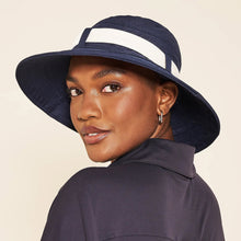 Carica l'immagine nel visualizzatore di Gallery, Model Back: Uv Line Chapeau Souple/Capeline Hat Paris Ville L Fem Blue White Upf50+