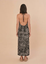 Carica l'immagine nel visualizzatore di Gallery, Model Back: Uv Line Vêtement De Plage High-Neck Dress Asas Upf50+