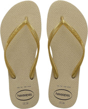 Carica l'immagine nel visualizzatore di Gallery, Model Front: Havaianas Tongs Havaianas Slim Gloss Areia