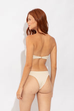 Carica l'immagine nel visualizzatore di Gallery, Model Back: Rio De Sol Bas Bottom Solar-Off Essential