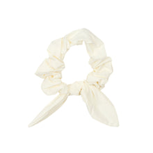 Carica l'immagine nel visualizzatore di Gallery, Product Front: Rio De Sol Chouchou Off-White Scrunchie