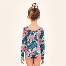 Carica l'immagine nel visualizzatore di Gallery, Model Back: Uv Line Une Pièce Fille Swimsuit Girl Hibiscus Upf50+