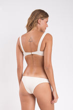 Carica l'immagine nel visualizzatore di Gallery, Model Back: Rio De Sol Bas Bottom Malibu-Natural Essential