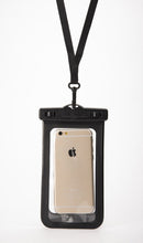 Carica l'immagine nel visualizzatore di Gallery, Model Back: Seawag Sac De Plage Waterproof Case Black