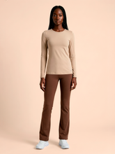 Carica l'immagine nel visualizzatore di Gallery, Model Front: Uv Line T-Shirt Longsleeve Fem New Fit Sand Upf50+