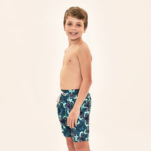 Carica l'immagine nel visualizzatore di Gallery, Image 02: Uv Line Maillot De Bain Garçon Shorts Aqua Hibiscus Kids Upf50+