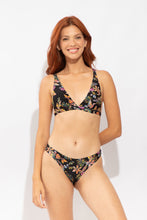 Carica l'immagine nel visualizzatore di Gallery, Model Front: Rio De Sol Bas Bottom Flora Essential-Comfy