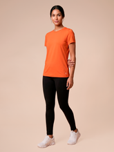 Carica l'immagine nel visualizzatore di Gallery, Model Front: Uv Line Haut De Plage T-Shirt Uvpro Fem Pitanga Upf50+