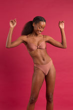 Carica l'immagine nel visualizzatore di Gallery, Image 09: Rio De Sol Ensemble Set Shimmer-Copper Bandeau-Joy Nice-Fio