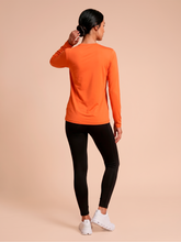 Carica l'immagine nel visualizzatore di Gallery, Model Back: Uv Line T-Shirt Longsleeve Uvpro Fem Pitanga Upf50+