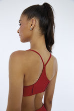 Carica l'immagine nel visualizzatore di Gallery, Model Back: Alto Giro Fitness Haut Top Hyper Recortes Atlanta Vermelho Haute Red