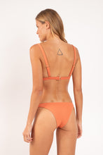 Carica l'immagine nel visualizzatore di Gallery, Model Back: Rio De Sol Haut Top Sand-Argila Alba