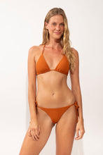 Carica l'immagine nel visualizzatore di Gallery, Model Front: Rio De Sol Ensemble Set Ferrugo Tri-Inv Cheeky-Tie