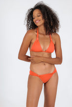 Carica l'immagine nel visualizzatore di Gallery, Model Front: Rio De Sol Ensemble Set Light-Peach Mel