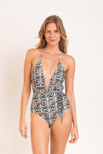 Carica l'immagine nel visualizzatore di Gallery, Model Front: Rio De Sol Une Pièce Ikat New Vegas