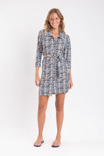 Carica l'immagine nel visualizzatore di Gallery, Model Front: Rio De Sol Chemise Ikat Chemise