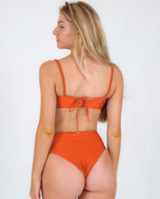 Carica l'immagine nel visualizzatore di Gallery, Image 06: Rio De Sol Ensemble Set Paprica Bandeau-Reto Hotpants