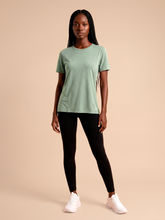 Carica l'immagine nel visualizzatore di Gallery, Model Front: Uv Line T-Shirt T-Shirt Fem New Fit Mix Green Upf50+