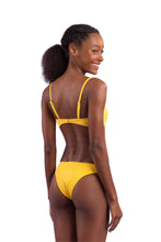 Carica l'immagine nel visualizzatore di Gallery, Model Back: Rio De Sol Ensemble Set Malibu-Yellow Bandeau-Duo Essential