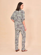 Carica l'immagine nel visualizzatore di Gallery, Model Back: Uv Line Chemise Shirt Copa Fauna Upf50+