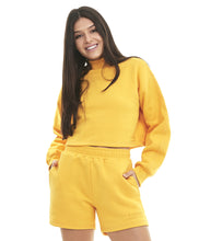 Carica l'immagine nel visualizzatore di Gallery, Model Front: Alto Giro Fitness Haut Cropped M3Cbs Gola Alta Amarelo Amber