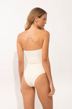 Carica l'immagine nel visualizzatore di Gallery, Model Back: Rio De Sol Une Pièce Malibu-Natural Sara-Op