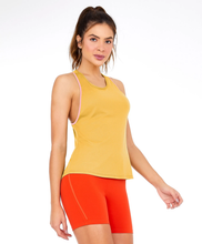 Carica l'immagine nel visualizzatore di Gallery, Model Front: Alto Giro Fitness Haut Regata Speed Debrum Sport Way Amarelo Mango