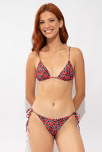 Carica l'immagine nel visualizzatore di Gallery, Model Front: Rio De Sol Bas Bottom Coral-Feline Ibiza-Comfy