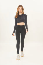 Carica l'immagine nel visualizzatore di Gallery, Model Front: Uv Line Fitness Bas Legging Fit Aspen Black Upf50+