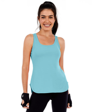 Carica l'immagine nel visualizzatore di Gallery, Model Front: Alto Giro Fitness Haut Regata Skin Fit Alongada Gola V Azul Waters