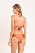Carica l'immagine nel visualizzatore di Gallery, Model Back: Rio De Sol Ensemble Set Nocciola Mel