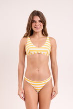 Carica l'immagine nel visualizzatore di Gallery, Model Front: Rio De Sol Haut Top Sunshine Hera